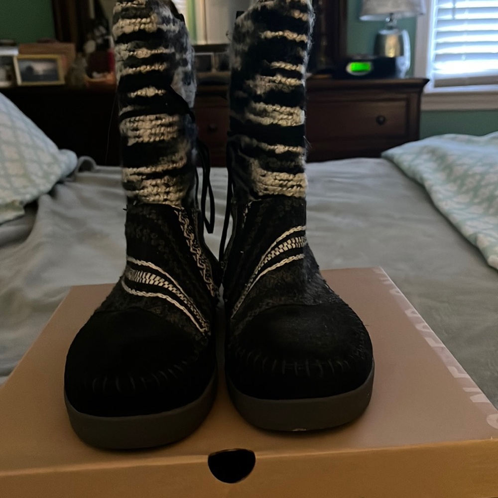 Toms Nepal boot, size 8.5